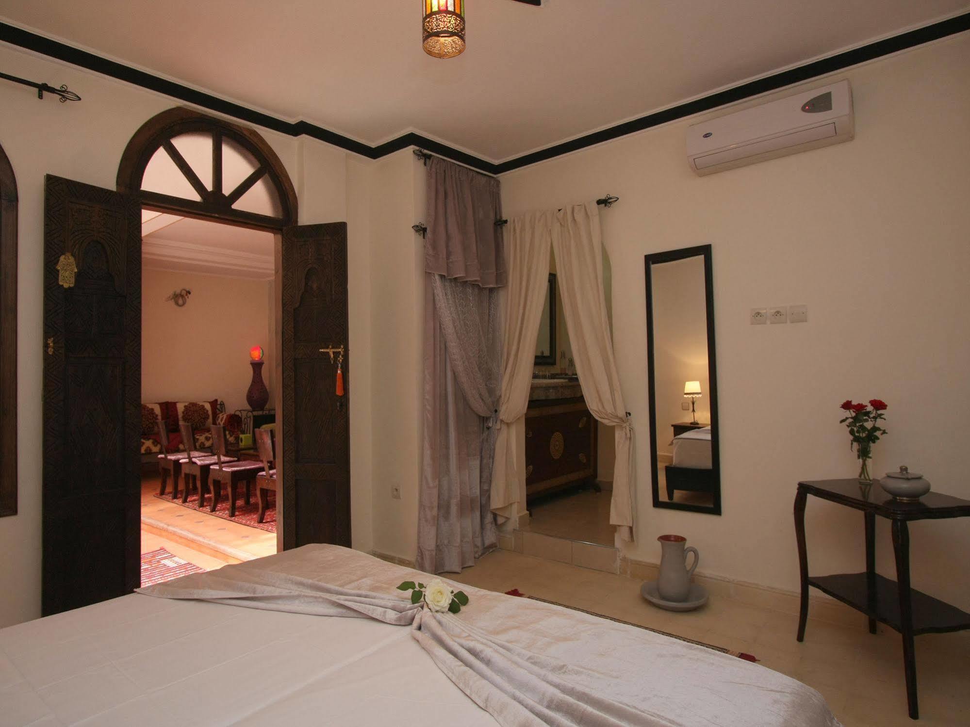 Riad De La Semaine Marrakesh Luaran gambar